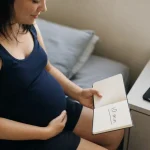 Contraction toute les 10 minutes : minuterie et ventre enceinte