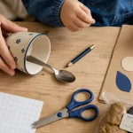 Motricite fine : crayon, ciseaux, lacets avant l’école